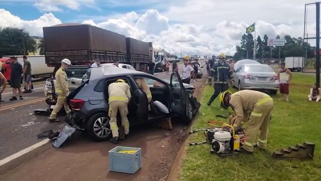 Acidente com múltiplos veículos provoca o caos na BR-277, em Cascavel