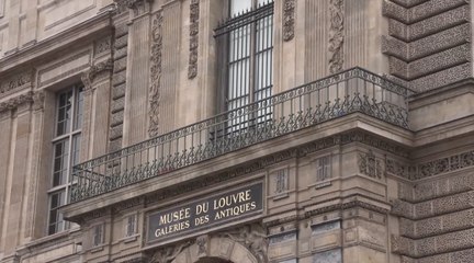 El Museo del Louvre instala una reja de seguridad en la ventana del robo de octubre