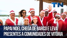 Papai Noel chega de barco e leva presentes a comunidades de Vitória