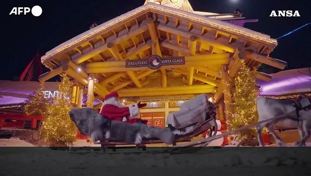 Babbo Natale parte dalla Lapponia per consegnare i regali