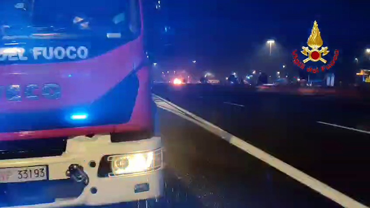 Paura sulla A1 Napoli-Roma: esplode una cisterna di Gpl, traffico a lungo in tilt
