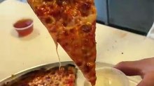 Dipping pizza in ranch 🤤🤤