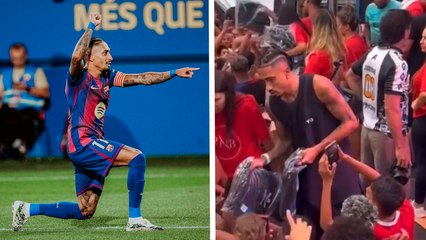 Raphinha y su esposa realizan evento navideño en Brasil; así regala juguetes el jugador del Barcelona