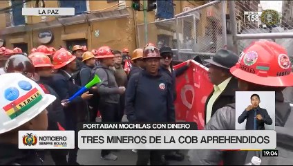 La Policía aprehendió a tres mineros de la COB que portaban mochilas con dinero; el caso está siendo investigado
