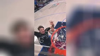 Mavericks - Quand Cooper Flagg s'envole et claque un dunk sur Spencer Jones !