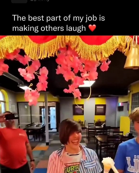 🍦 Hilarious Ice Cream Server Prank! 😂