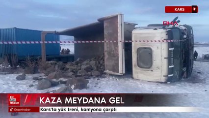 Kars'ta yük treni, kamyona çarptı