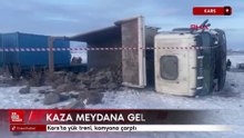 Kars'ta yük treni, kamyona çarptı