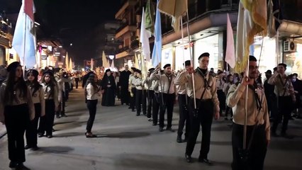 Los adornos navideños llenan Damasco de ambiente festivo