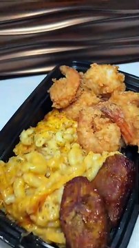 FRIED SHRIMP BAKED MAC AND CHEESE, Jamaican style from Jerk House in NYC! 🧀🍤 SO GOOD! #DEVOURPOWER
