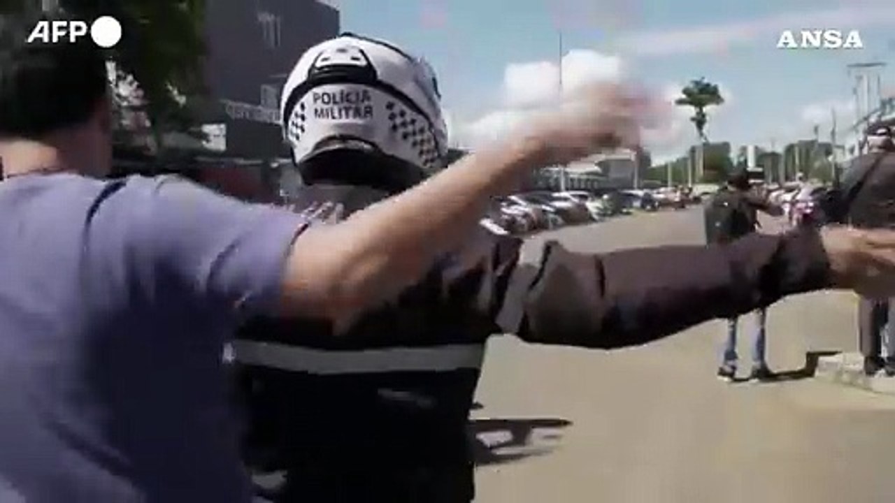 Bolsonaro trasferito in ospedale, domani l'intervento chirurgico