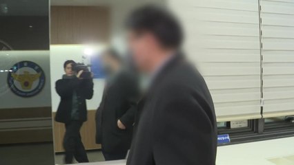 경찰, '통일교 정치권 로비' UPF 전 회장, 13시간 반 조사 / YTN