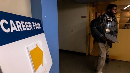 US Initial Jobless Claims Fall, Continuing Claims Rise