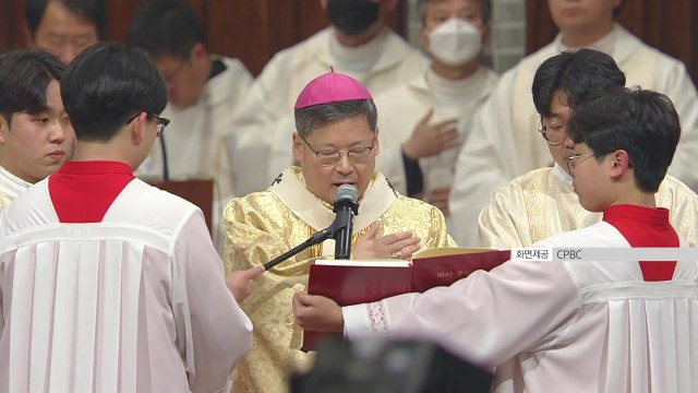 오늘 성탄절 맞아 전국 곳곳 성탄 미사 예배 / YTN