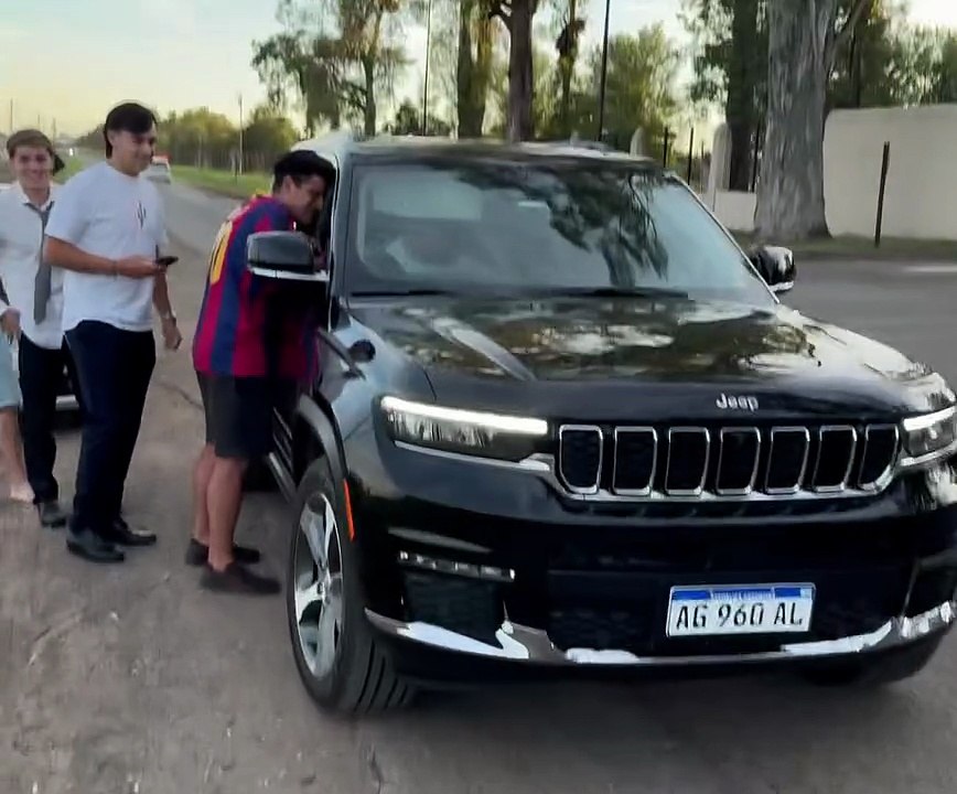 Messi salió con Antonela a las calles de Rosario y le cumplió el sueño a un fanático