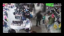 📹 Cámaras de seguridad captan a una mujer llevándose una caja de un negocio en Durango, iba acompañada de un menor 📦🚨