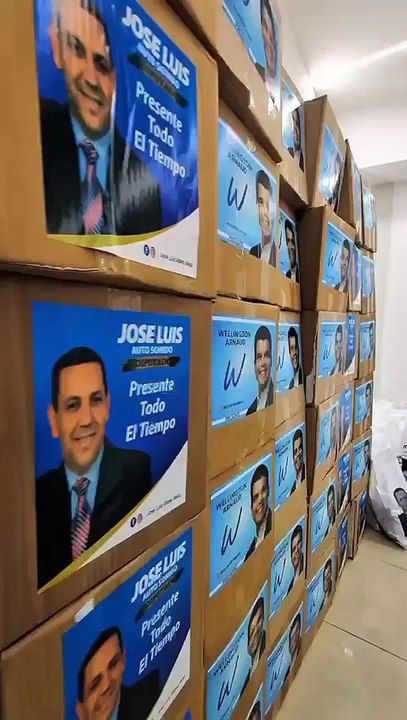 Diputado José Luis Abreu lleva alegría a familias vulnerables de La Vega con entrega de cajas navideñas