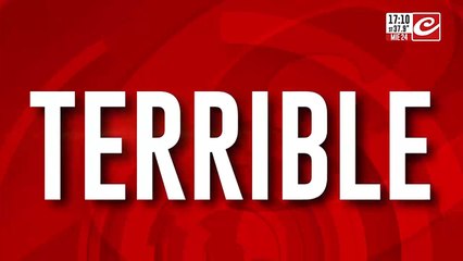 Conductor fuera de control: destrozó un árbol de Navidad a toda velocidad