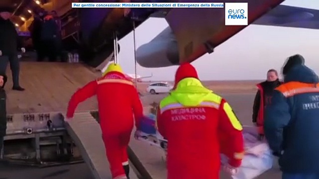 I sopravvissuti chiedono giustizia un anno dopo l'incidente aereo della Azerbaijan Airlines