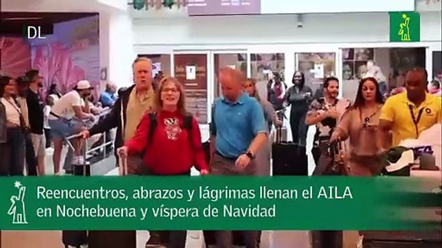 Reencuentros, abrazos y lágrimas llenan el AILA en Nochebuena y víspera de Navidad