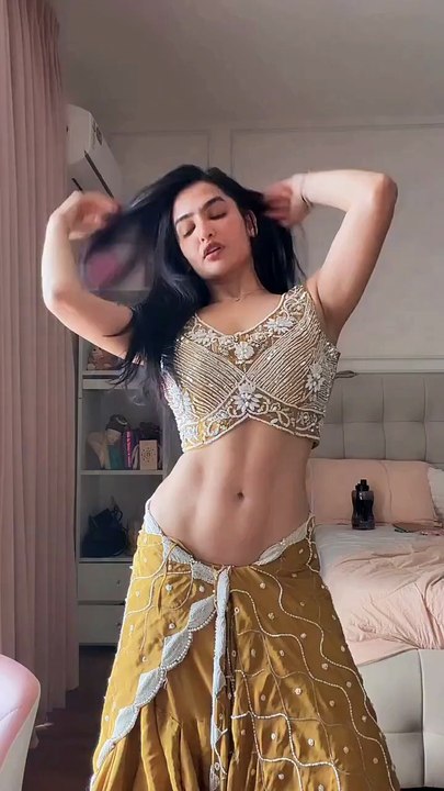Sassy Poonam Reels  Sweet Dance Moves & Stunning Vibes