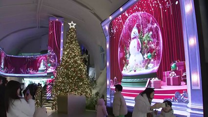 도심 곳곳 '성탄절' 분위기 물씬...춥지만 따뜻해요! / YTN