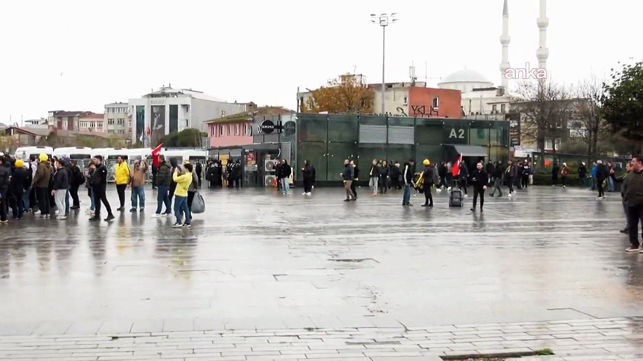 Fenerbahçe taraftarları, Sadettin Saran’a destek için İstanbul Adliyesi önünde