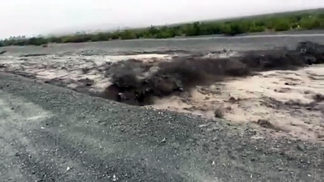 Зимний шторм принес в Калифорнию наводнения, селевые потоки и почти белую мглу из-за снега