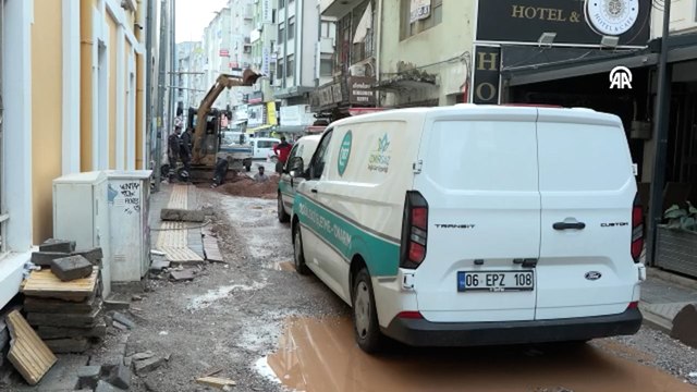 İzmir'de altyapı çalışmasında doğal gaz borusu delindi