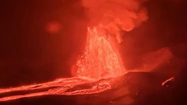 Kilauea in eruzione da un anno: fontane di lava fino a 430 metri illuminano il Natale alle Hawaii