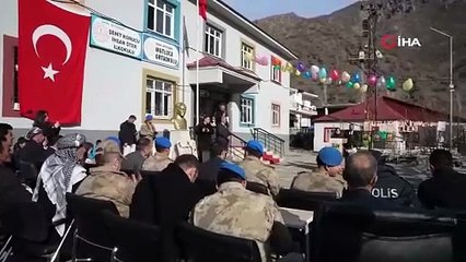 Köyde öğrenciler kitap yazıp imza günü etkinliği düzenledi