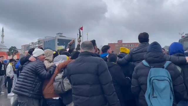 Fenerbahçe taraftarları kararı kutladı