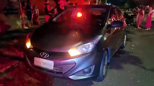 Passageiro quebra os punhos e motociclista com tornozeleira eletrônica foge de acidente no Esmeralda, em Cascavel