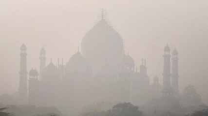 धुंध में गुम Taj Mahal, Delhi-NCR की हवा बेहद खराब