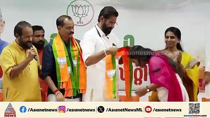 വി വി രാജേഷിനും ആശാ നാഥിനും മധുരം നൽകി ആര്‍ ശ്രീലേഖ