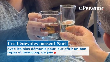 Ces bénévoles passent Noël avec les plus démunis pour leur offrir un bon repas et beaucoup de joie