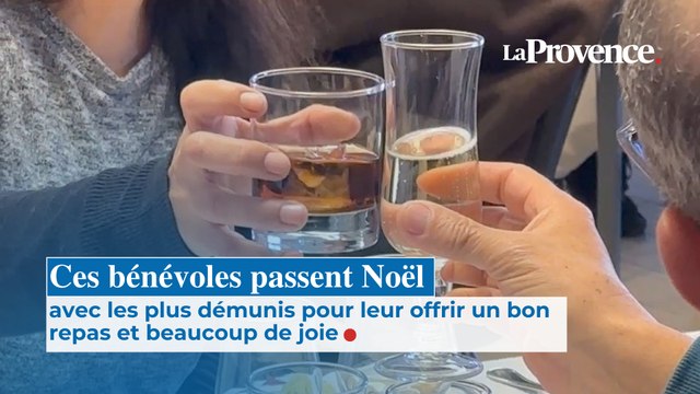 Ces bénévoles passent Noël avec les plus démunis pour leur offrir un bon repas et beaucoup de joie