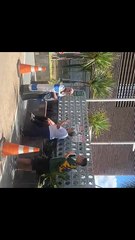 Apoiadores se reúnem em frente a hospital para orar por Bolsonaro