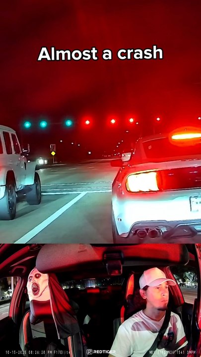 Crash?💥 .........#car #cars #honda #hondacivic #hondanation #mustang #mustanglife #crash #redlight #accidents #accidentes #almost #fyp #fypage #fypppppppppppppppppppppppppppppppppppppppppppppppppppppppppppppppppppppp