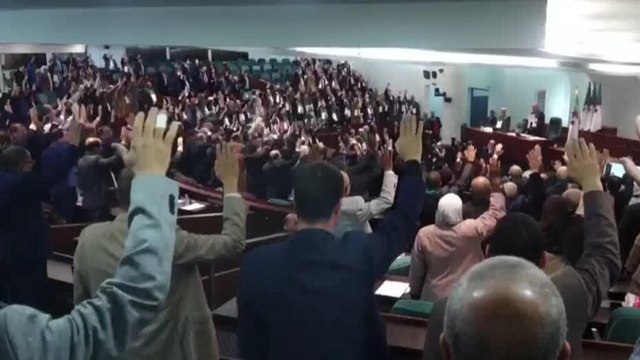 Argelia: el Parlamento aprueba por unanimidad una ley que criminaliza la colonización francesa