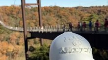 Floating Cap at the Giant Suspension Bridge 🧢✨ 絶景の吊り橋で魔法のような瞬間