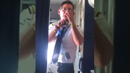 El piloto descubre que está despedido antes del despegue y el contraataque que activa provoca la intervención de las fuerzas de seguridad