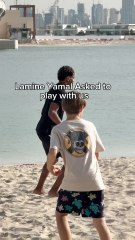 Elogian a Lamine Yamal por su espontaneidad jugando entre niños en la playa de Dubái