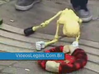 Street puppet show2