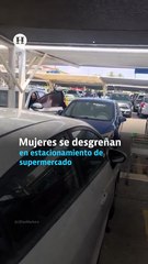 MUJERES PELEANDO