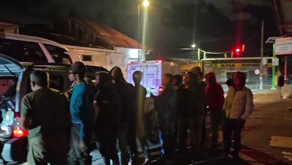Voluntarios llevaron abrigo, tamales y café a habitantes de la calle en Navidad