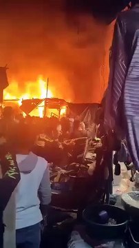 حريق ضخم نتيجة إطلاق ألعاب نارية