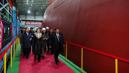 Estimado camarada Kim Jong Un dirige construção de submarino de propulsão nuclear com projéteis teleguiados estratégicos