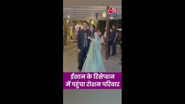 ट्रेडिशनल लुक में रितिक और सबा ने दिए पोज