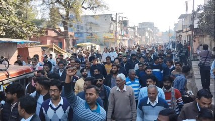 केंद्रीय विद्यालय की मांग को लेकर राजगढ़ में विरोध-प्रदर्शन तेज, रैली में उमड़ी लोगों की भारी भीड़